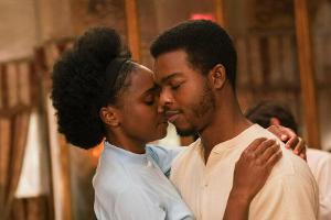 Eine Szene aus dem Film "Beale Street" mit Stephan James und KiKi Layne