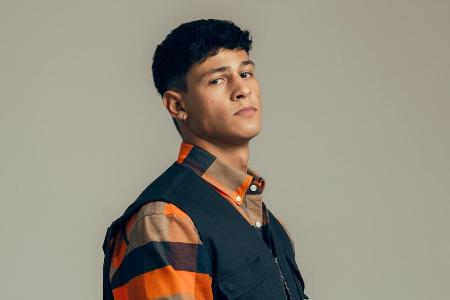 Schauspieler Emilio Sakraya startet jetzt auch als Sänger durch. Schauspieler Emilio Sakraya startet jetzt auch als Sänger durch.