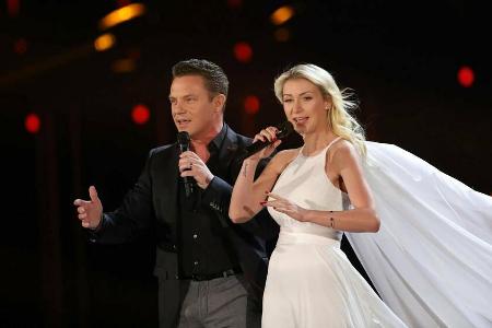 Stefan Mross heiratete seine Anna-Carina Woitschack am 6. Juni live in der Sendung Stefan Mross heiratete seine Anna-Carina Woitschack am 6. Juni live in der Sendung