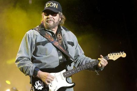 Hank Williams Jr. bei einem Auftritt beim North Carolina Azalea Festival 2019 Hank Williams Jr. bei einem Auftritt beim North Carolina Azalea Festival 2019