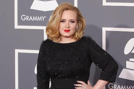 Adele wendet sich mit einer emotionalen Videobotschaft an die Opfer der Grenfell-Tower-Katastrophe. Adele wendet sich mit einer emotionalen Videobotschaft an die Opfer der Grenfell-Tower-Katastrophe.