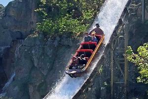Mit Maske in die Achterbahn: Wie viel Spaß bieten Freizeitparks jetzt?