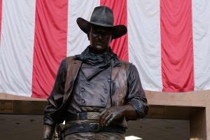 Nach Rassismusvorwürfen: Wird der John-Wayne-Flughafen umbenannt?