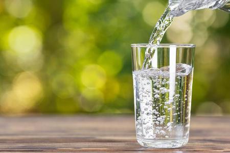 Es ist der ultimative Durstlöscher. Doch Wasser ist nicht gleich Wasser Es ist der ultimative Durstlöscher. Doch Wasser ist nicht gleich Wasser