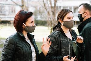 So gelingt die Kommunikation trotz Maske