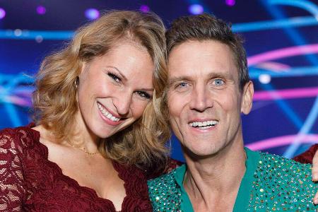 Janni Hönscheid und Peer Kusmagk verliebten sich nackt ineinander. Janni Hönscheid und Peer Kusmagk verliebten sich nackt ineinander.
