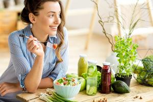 Weltrohkosttag: Welche Vorteile bietet der Raw-Food-Trend?