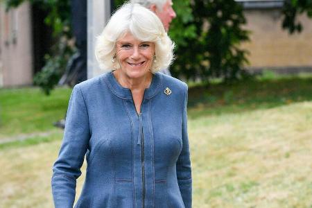 Herzogin Camilla bei ihrem Besuch in Gloucestershire. Herzogin Camilla bei ihrem Besuch in Gloucestershire.