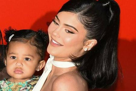 Kylie Jenner und ihre zweijährige Tochter Stormi. Kylie Jenner und ihre zweijährige Tochter Stormi.