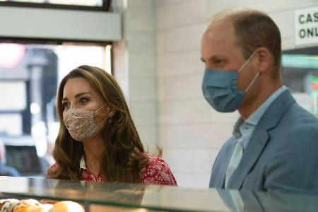Herzogin Kate und Prinz William haben offensichtlich Spaß am Backen gefunden. Herzogin Kate und Prinz William haben offensichtlich Spaß am Backen gefunden.