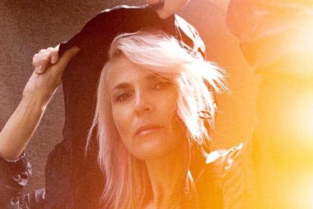 Sister Bliss alias Ayalah Deborah Bentovim ist Keyboarderin, Plattenproduzentin, DJ und Songwriterin. Sister Bliss alias Ayalah Deborah Bentovim ist Keyboarderin, Plattenproduzentin, DJ und Songwriterin.