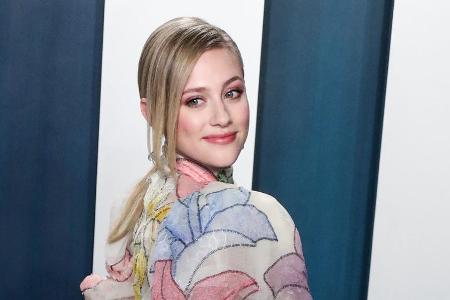 Schauspielerin Lili Reinhart hat sich mit Schauspielerin Lili Reinhart hat sich mit