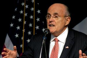 Rudy Giuliani unterstützte Donald Trump bereits 2016 im Wahlkampf - wie hier in Iowa.