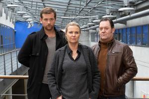 "Die Chefin": Vera Lanz (Katharina Böhm) kann sich auf Max Murnau (Christoph Schechinger, li.) und Paul Böhmer (Jürgen Tonke...