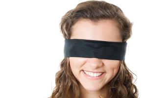 Ist die Liebe wirklich blind? Das soll in der neuen Datingshow "5 Senses for Love - Heirate dein Blind Date" herausgefunden ...