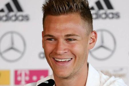 Joshua Kimmich bei einer Pressekonferenz der deutschen Nationalmannschaft Joshua Kimmich bei einer Pressekonferenz der deutschen Nationalmannschaft