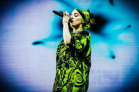 Billie Eilish ist für ihren Baggy-Style bekannt.