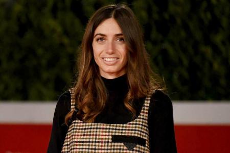 Schauspielerin Virginia Valsecchi im angesagten Rollkragen-Outfit. Schauspielerin Virginia Valsecchi im angesagten Rollkragen-Outfit.