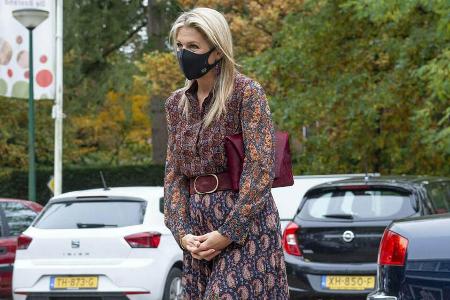 Königin Máxima im herbstlichen Hingucker-Outfit. Königin Máxima im herbstlichen Hingucker-Outfit.