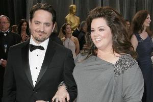 Ben Falcone und Melissa McCarthy auf dem roten Teppich der Oscars