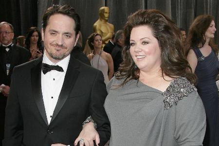 Ben Falcone und Melissa McCarthy auf dem roten Teppich der Oscars