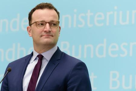 Gesundheitsminister Jens Spahn hat sich in häusliche Isolierung begeben. Gesundheitsminister Jens Spahn hat sich in häusliche Isolierung begeben.