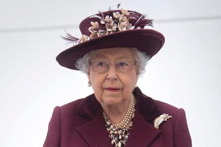 Queen Elizabeth II. ist nominell auch das Staatsoberhaupt Kanadas und wird durch den Generalgouverneur von Kanada vertreten Queen Elizabeth II. ist nominell auch das Staatsoberhaupt Kanadas und wird durch den Generalgouverneur von Kanada vertreten