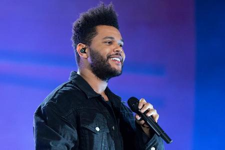 The Weeknd kann auch auf Spanisch singen. The Weeknd kann auch auf Spanisch singen.