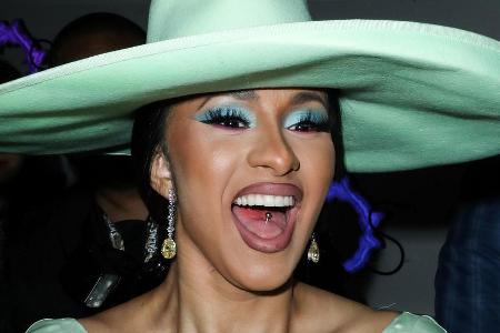 Rapperin Cardi B wird von Rapperin Cardi B wird von