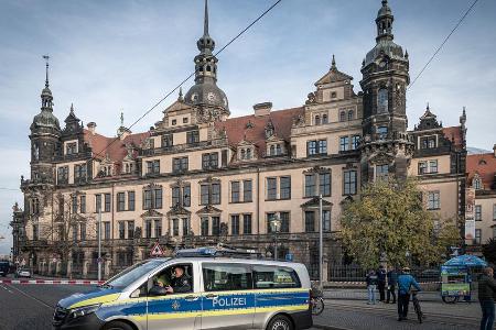 2019 brachen zwei Kunstdiebe in das Grüne Gewölbe ein - die Schatzkammer der Dresdner Residenz. 2019 brachen zwei Kunstdiebe in das Grüne Gewölbe ein - die Schatzkammer der Dresdner Residenz.