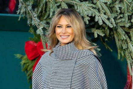 Vor wenigen Tagen hat Melania Trump den Weihnachtsbaum für das Weiße Haus in Empfang genommen Vor wenigen Tagen hat Melania Trump den Weihnachtsbaum für das Weiße Haus in Empfang genommen