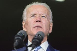 Im Spiel mit Hund Major: Joe Biden verletzt sich am Fuß