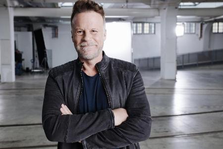 Jenke von Wilmsdorff experimentiert wieder. Jenke von Wilmsdorff experimentiert wieder.
