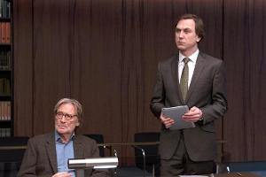 "Gott von Ferdinand von Schirach": Richard Gärtner (Matthias Habich, l.) und sein Rechtsanwalt Biegler (Lars Eidinger) poche...