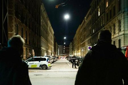 Passanten am Tatort in Wien Passanten am Tatort in Wien