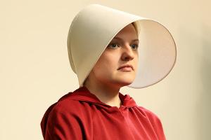 Elisabeth Moss als Desfred in "The Handmaid's Tale".