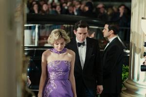 "The Crown": Prinz Charles (Josh O'Connor) und Prinzessin Diana (Emma Corrin).