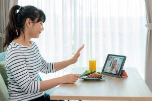 Weg vom Schreibtisch: Tipps für die Mittagspause im Homeoffice