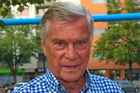 Jochen Busse scheint mit der Ehe kein Glück zu haben. Jochen Busse scheint mit der Ehe kein Glück zu haben.