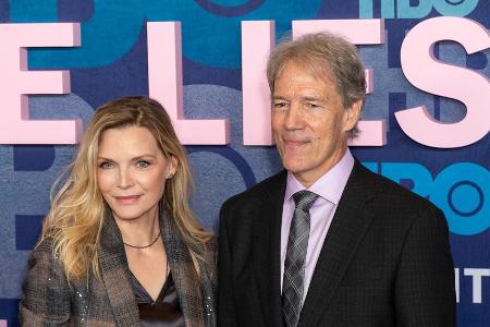 Michelle Pfeiffer und David E. Kelley bei der Premiere seiner Serie Michelle Pfeiffer und David E. Kelley bei der Premiere seiner Serie