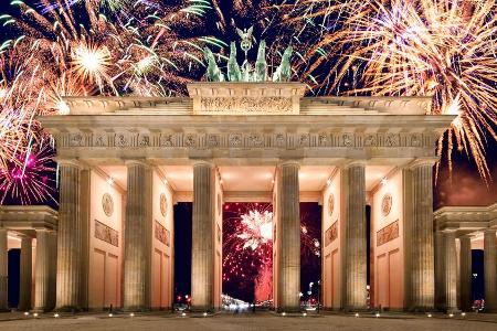 Ein Feuerwerk am Brandenburger Tor