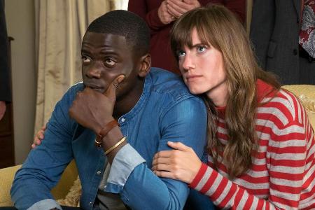 Chris (Daniel Kaluuya) erlebt bei den Eltern seiner Freundin Rose (Allison Williams) schreckliche Dinge. Chris (Daniel Kaluuya) erlebt bei den Eltern seiner Freundin Rose (Allison Williams) schreckliche Dinge.