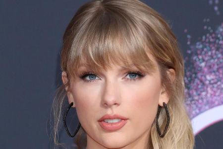 Taylor Swift scheint ihre Fans gerne zu überraschen. Taylor Swift scheint ihre Fans gerne zu überraschen.