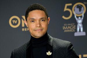 Comedian Trevor Noah moderiert die Grammy Awards 2021