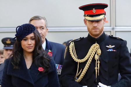 Herzogin Meghan hat das ungeborene, zweite Kind mit Prinz Harry verloren. Herzogin Meghan hat das ungeborene, zweite Kind mit Prinz Harry verloren.