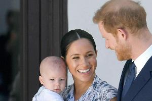 Wollen Weihnachten offenbar gemütlich zu dritt verbringen: Herzogin Meghan mit Prinz Harry und Sohn Archie