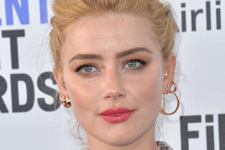 Schauspielerin Amber Heard hat vor Gericht gegen Ex-Mann Johnny Depp ausgesagt. Schauspielerin Amber Heard hat vor Gericht gegen Ex-Mann Johnny Depp ausgesagt.