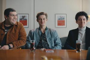 "How to Sell Drugs Online (Fast)" mit Maximilian Mundt (v.r.n.l.), Damian Hardung und Danilo Kamperidis geht weiter.