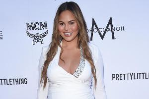 Chrissy Teigen witzelt über ihre "weltberühmten Busen-Kekse"
