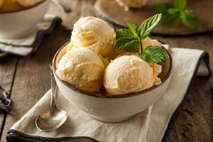 Ganz ohne Eismaschine: So gelingt leckeres Eis